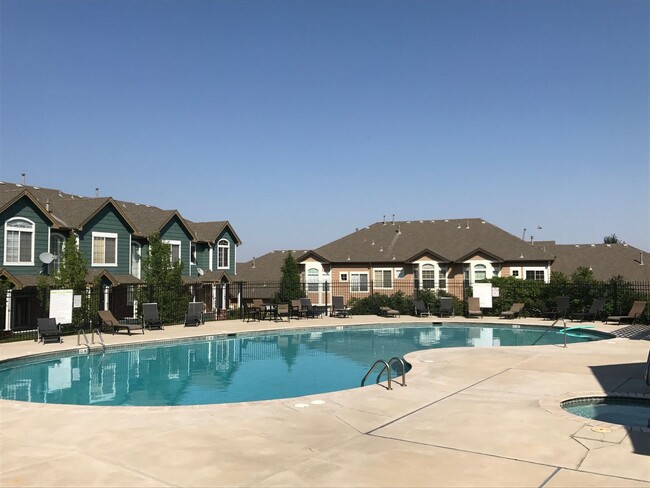 Building Photo - Beautiful 3BD/2.5BA Rock Creek Paired Home!
