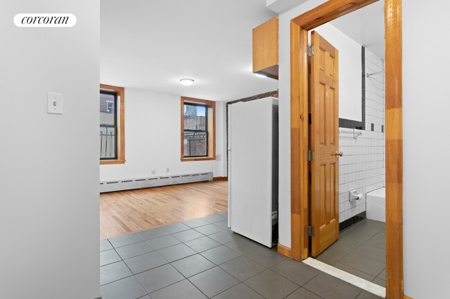 Building Photo - 523 9th Ave