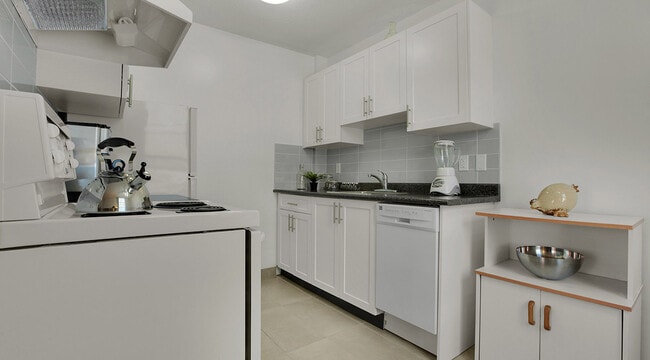 Building Photo - Queenswood House
