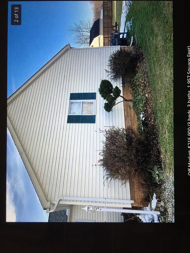 Building Photo - 1400 Royalwood Rd