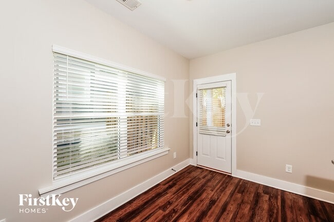 Foto del edificio - 2799 Village Ln