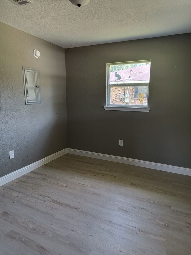 Foto del edificio - 2 bedroom 1 bath House for rent