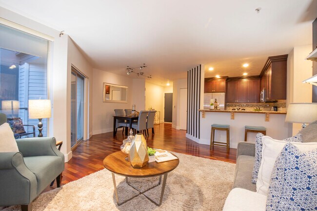 Building Photo - 220 1st St