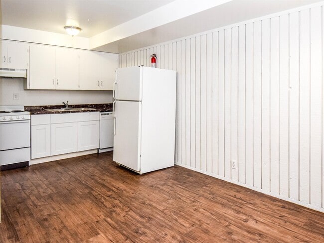 Building Photo - 620 E 700 N