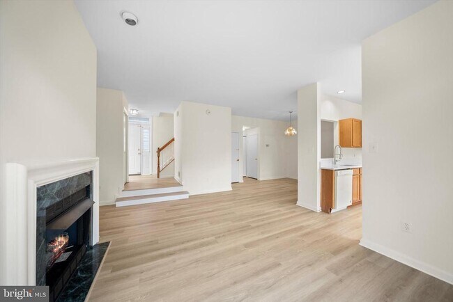 Building Photo - 44226 Mossy Brook Square