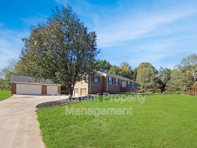 Building Photo - 300 Fountain Inn Dr