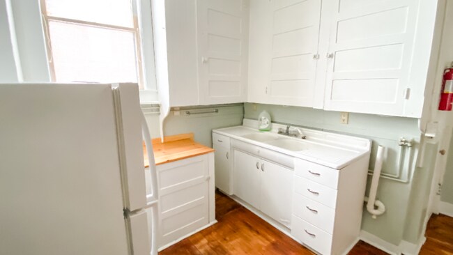 Foto del edificio - 462 Railroad St