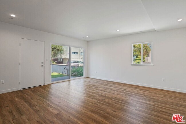 Foto del edificio - 1166 Cochran Ave