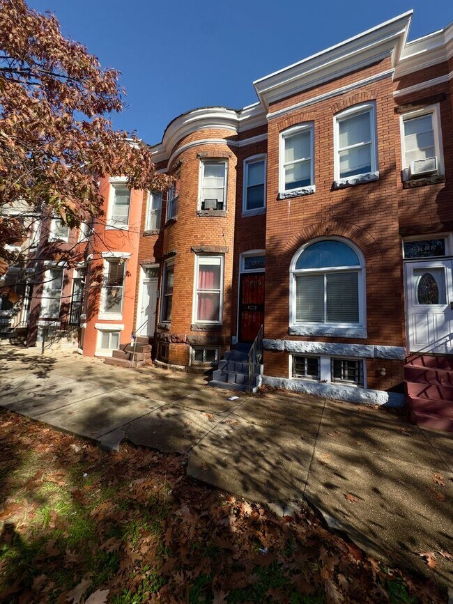 Foto del edificio - Spacious 3Bed/1Bath Townhome in Parkview -...