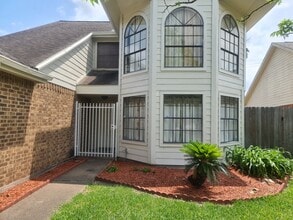 Building Photo - 3131 Meadway Dr
