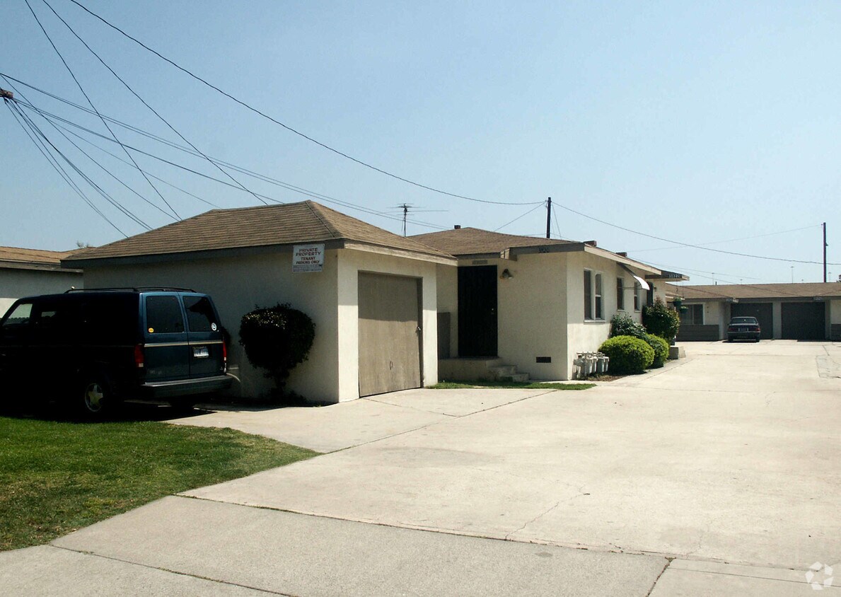 Foto del edificio - 3810-3830 Franklin Ave