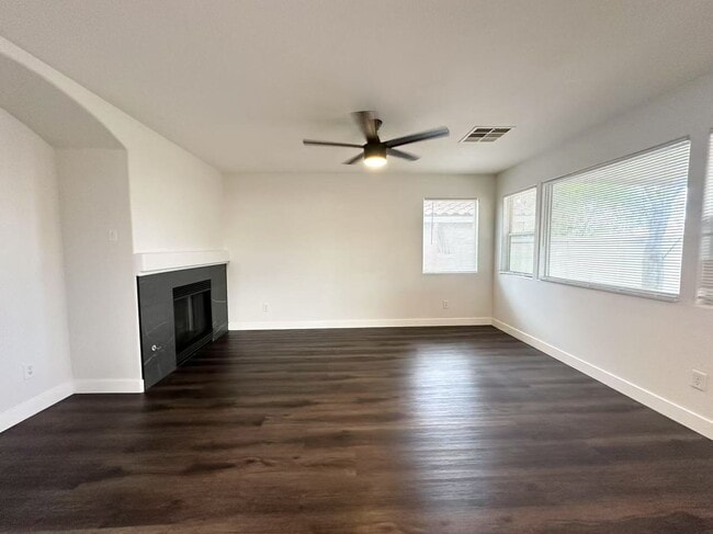 Building Photo - Allow Small Pets