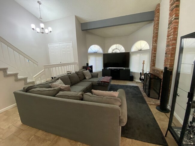 Foto del edificio - Gorgeous 5+3 On Cul-De-Sac