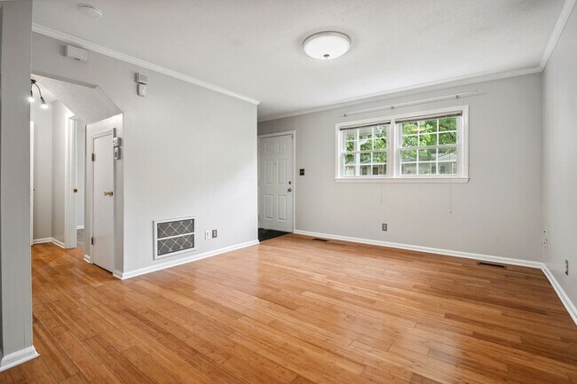 Foto del edificio - 3BR Home with Large Backyard in Carrboro!