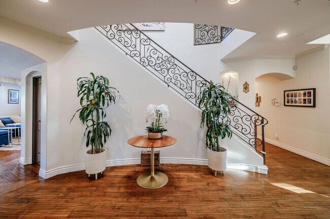 Foto del edificio - 2403 Alvord Ln