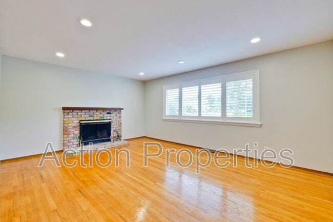 Building Photo - 1650 Goldfinch Way
