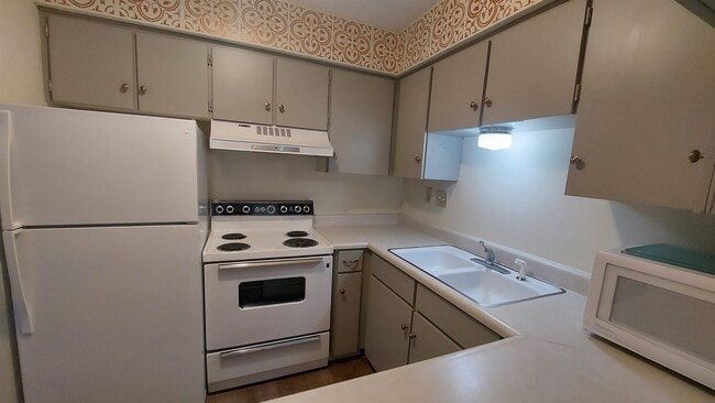 Building Photo - 1214 Hi Stirrup