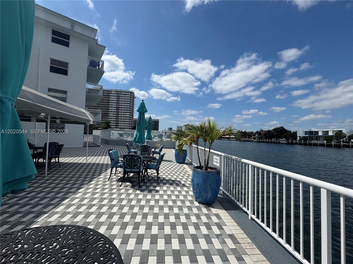 Foto del edificio - 1913 S Ocean Dr