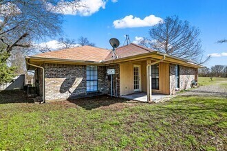 Building Photo - 223 E Pritchard Ln
