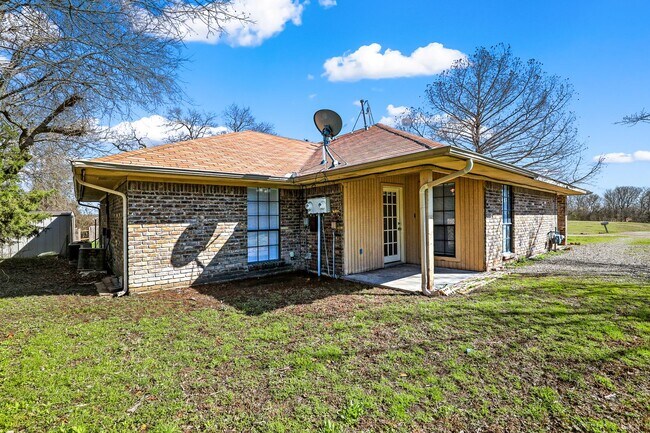 Building Photo - 215 E Pritchard Ln