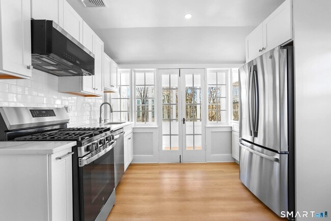 Foto del edificio - 1872 Bedford St