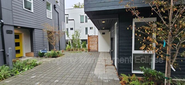 Building Photo - 2709 E Yesler Way