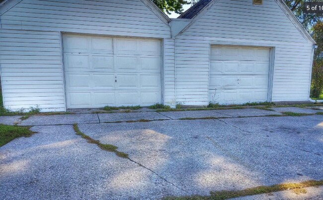 Building Photo - 2502 Robinwood Ave
