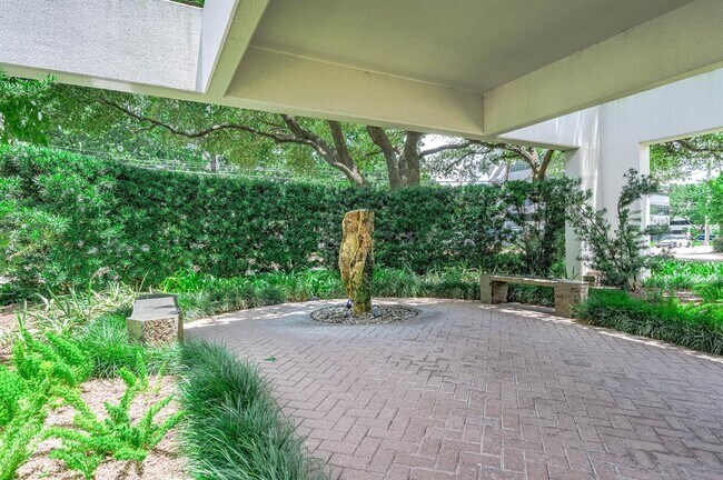 Building Photo - 5001 Woodway Dr