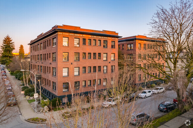 Building Photo - Shaughnessy Lodge