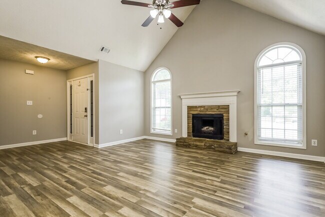 Foto del edificio - 130 Stoney Brook Way