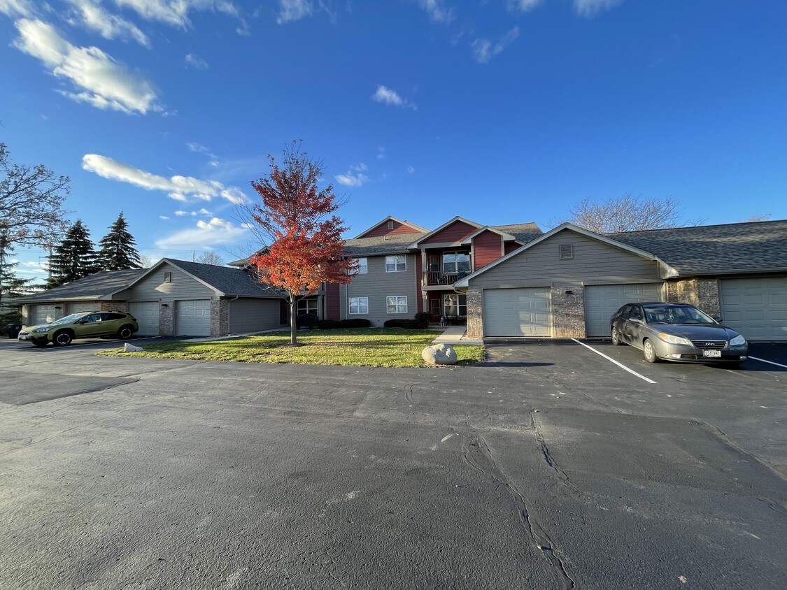 Foto del edificio - N67 W24833 Stonegate Ct