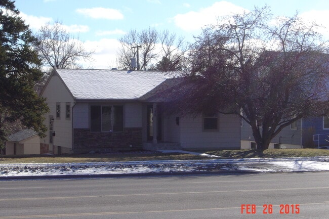 Building Photo - 736 Grand Ave