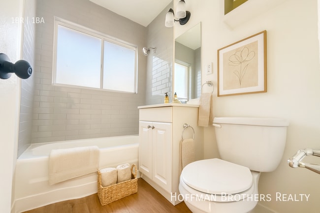 Building Photo - 11940 Laurelwood Dr