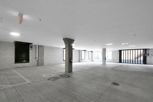 Building Photo - 534 E Rich St