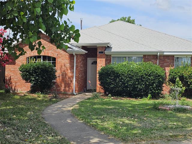 Primary Photo - 215 Piccadilly Cir