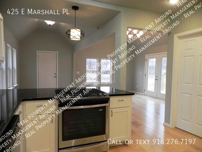Building Photo - Available NOW! $1300
