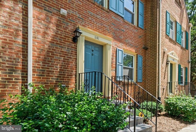 Building Photo - 1141 N Vernon St