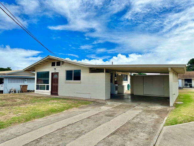 Building Photo - Spacious 2 Bedroom / 1 Bath Main House in ...