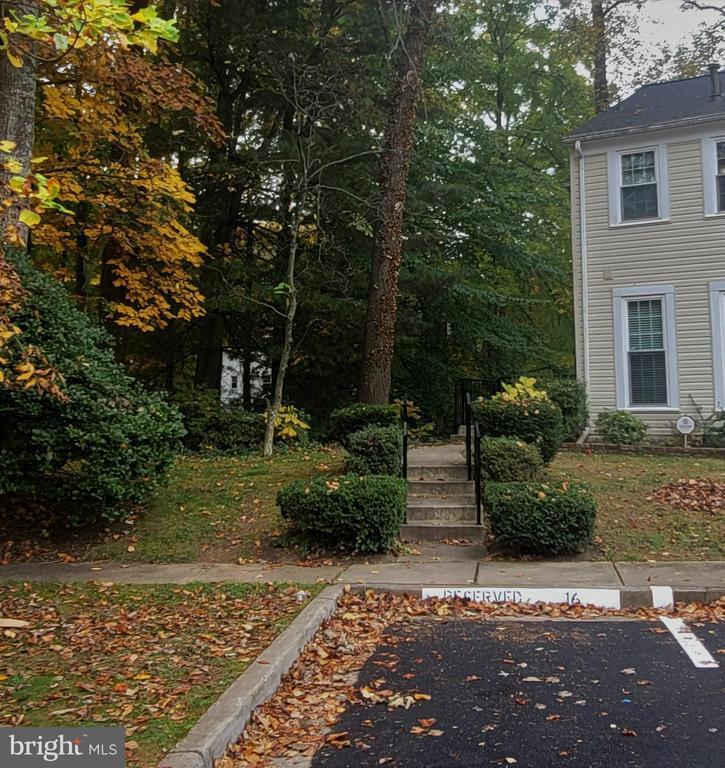 Foto principal - 9446 Cloverdale Ct