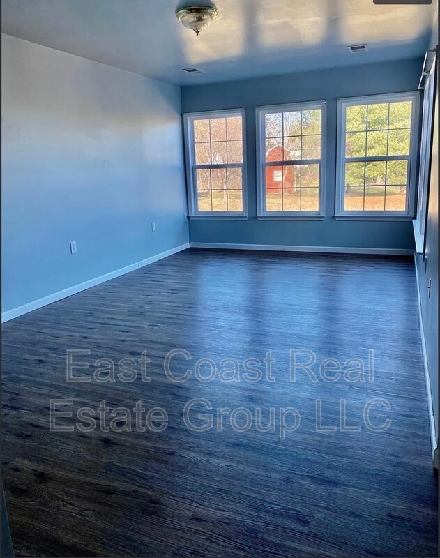 Foto del edificio - 27 Dunlap Dr