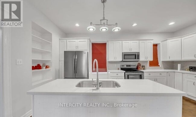 Building Photo - 8731 Wellington Rd 124