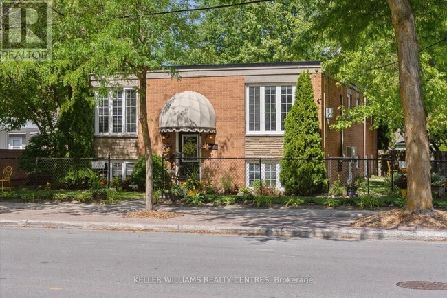 Building Photo - 948 Lake Dr E