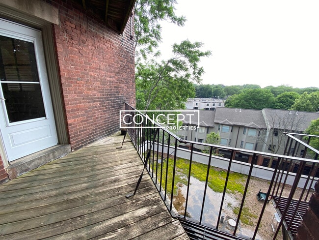 Building Photo - 310 Tappan St