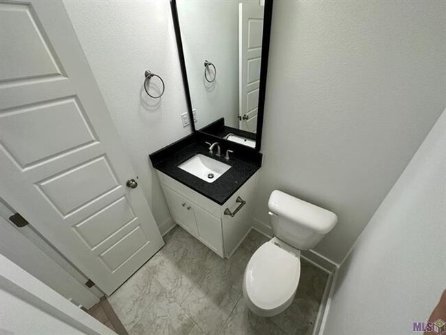 Building Photo - Beautiful Townhome in Dawson Bluff!