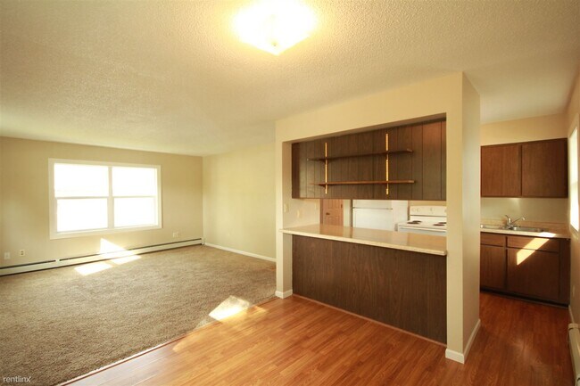 Building Photo - 2 br, 1 bath Duplex - 2010 Dyke Ave #2