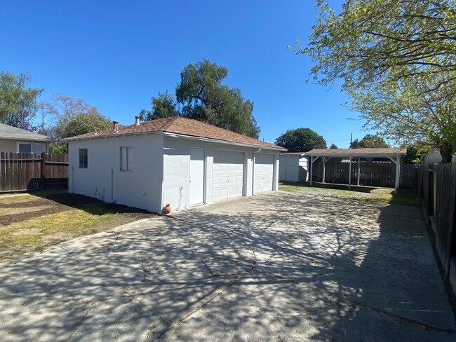 Foto del edificio - $2490 / 2 BR - GORGEOUS RECENTLY REMODELED CENTRAL LIVERMORE DUPLEX UNIT