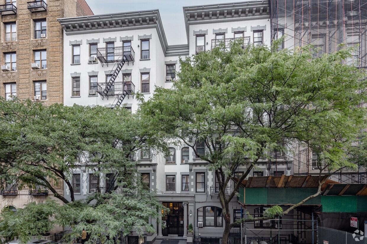 Primary Photo - 235 W 108th St