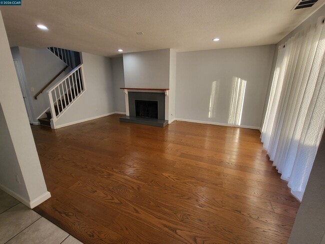 Building Photo - 11 Range Ct