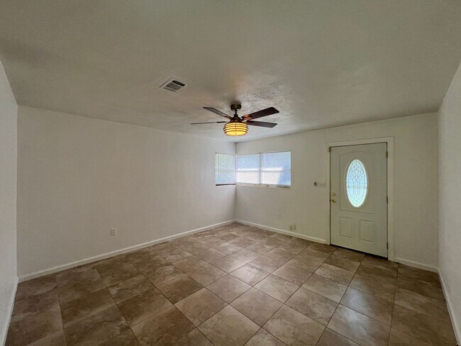 Building Photo - Central Pensacola Living