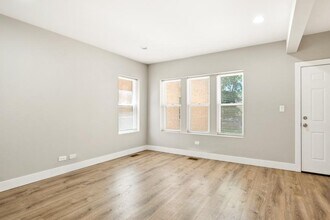Building Photo - 5731 N Washtenaw Ave